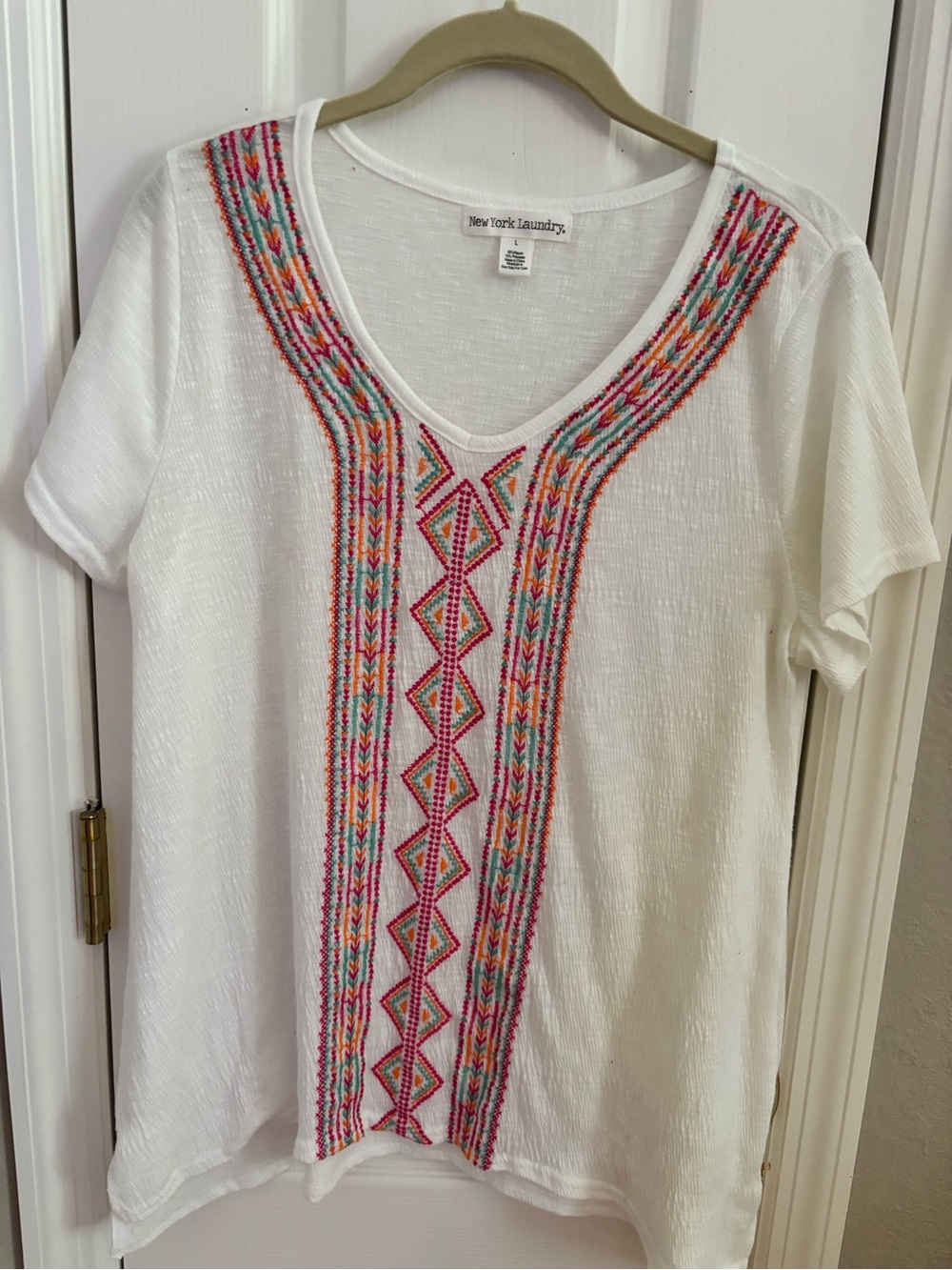 New York Laundry White Short-Sleeve V-Neck Top with Multicolor Embroidery